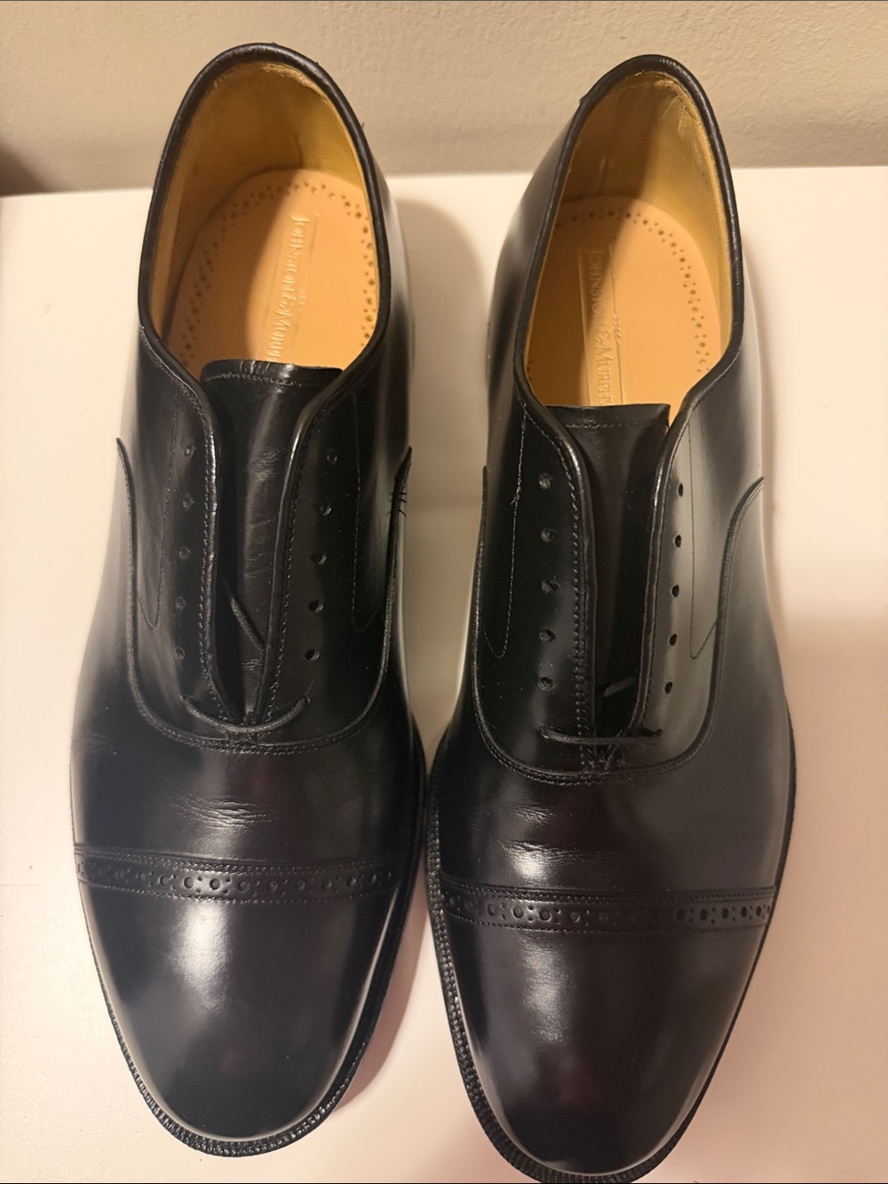 Johnston & Murphy Black Leather Cap-Toe Oxford Dress Shoes - Men. Size 10D
